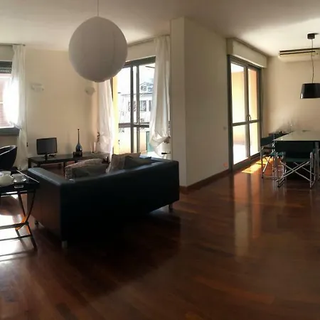 Διαμέρισμα Design Montebello Citta Di Parco Bizzozero *